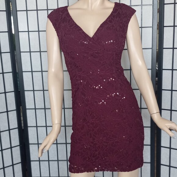 Lauren Ralph Lauren Burgundy Sequined Lace Faux Wrap Cocktail Dress Size 4P - Picture 1 of 10
